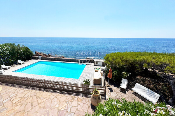 Waterfront property in Saint-Raphal