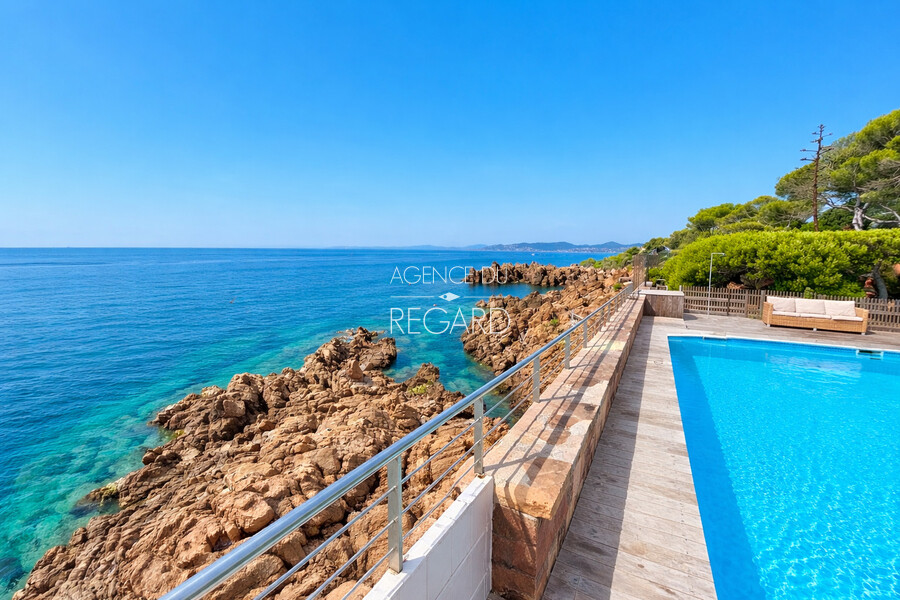 Waterfront property in Saint-Rapha�l THIS PROPERTY IS UNDER PURCHASE OFFER