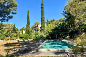 property in La Garde, just few minutes by walk from the sea