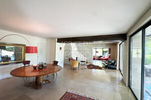 property in La Garde, just few minutes by walk from the sea