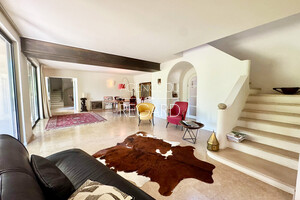 property in La Garde, just few minutes by walk from the sea