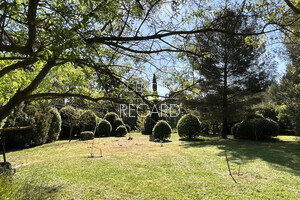 property in La Garde, just few minutes by walk from the sea