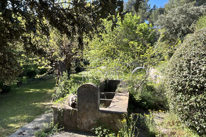 property in La Garde, just few minutes by walk from the sea