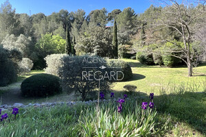 property in La Garde, just few minutes by walk from the sea