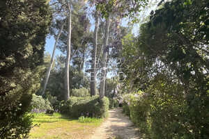 property in La Garde, just few minutes by walk from the sea