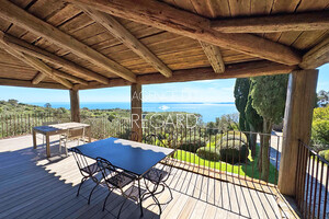 property with sea view in Le Lavandou
