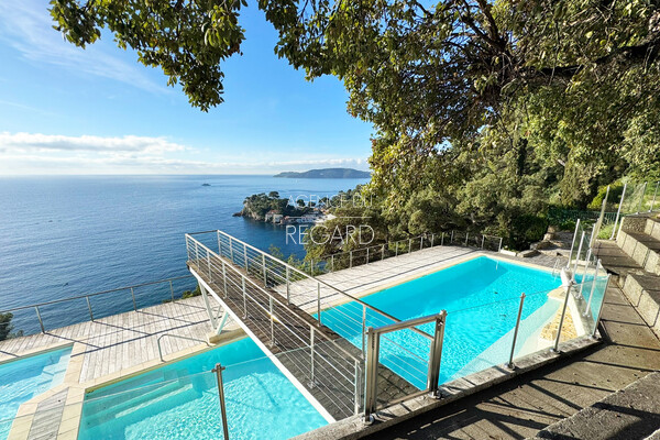 In Toulon, Apartment and studio facing the sea�