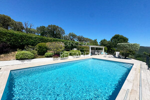 Property with panoramic sea view in Bormes-les-Mimosas