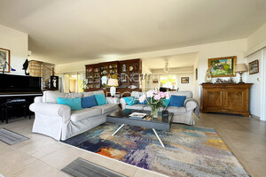 Property with panoramic sea view in Bormes-les-Mimosas