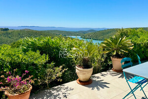 Property with panoramic sea view in Bormes-les-Mimosas