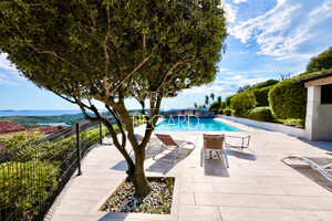 property with sea view in Bormes les Mimosas