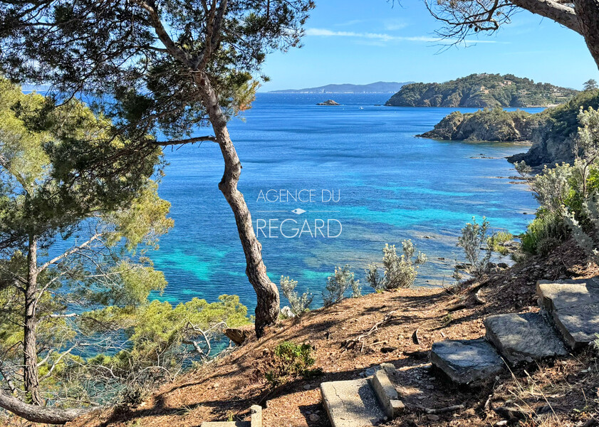Cap B�nat, beachfront villa� THIS PROPERTY IS UNDER PURCHASE OFFER BY L'AGENCE DU REGARD