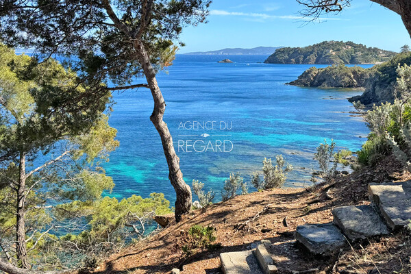 Waterfront property in Cap B�nat
