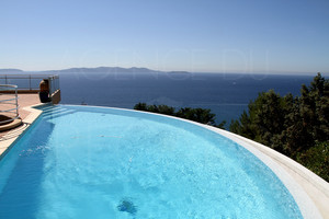 собственности ноги в воде на мысе Бенат