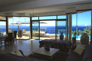 собственности ноги в воде на мысе Бенат