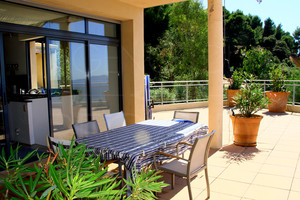 собственности ноги в воде на мысе Бенат