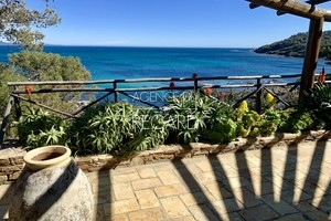 Недвижимость на набережной в Гау-Бенате 