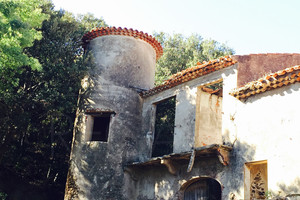 Castle to renovate in Gaou  Bnat
