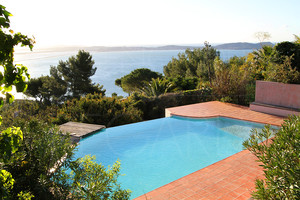 Villa with sea view in Hyres sold by agence du Regard