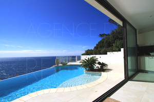 собственности ноги в воде в Carqueiranne