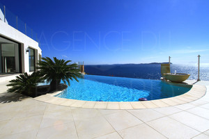 собственности ноги в воде в Carqueiranne 