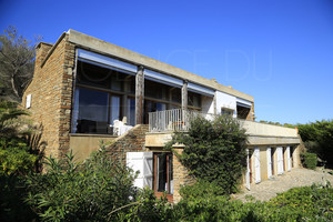 Вилла с видом на море в Гау-Бенат