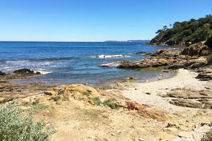 Вилла с видом на море в Гау-Бенат