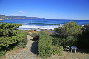 вилла ноги в воде в Гау Бенат