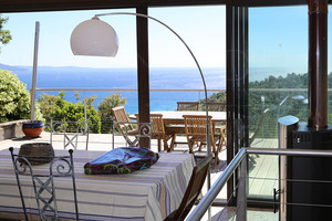 дом с видом на море в Гау-Бенат