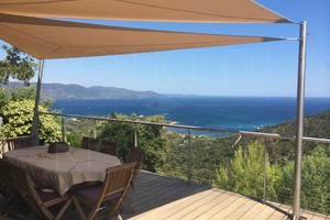 дом с видом на море в Гау-Бенат