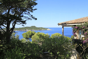 Недвижимость с видом на море в Giens