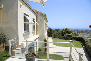 Villa with sea view in Hyres with pool