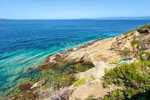 property with sea view in Levant island