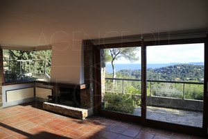 Вилла с видом на море в Гау-Бенат