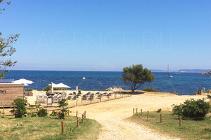 Вилла с видом на море в Гау-Бенат